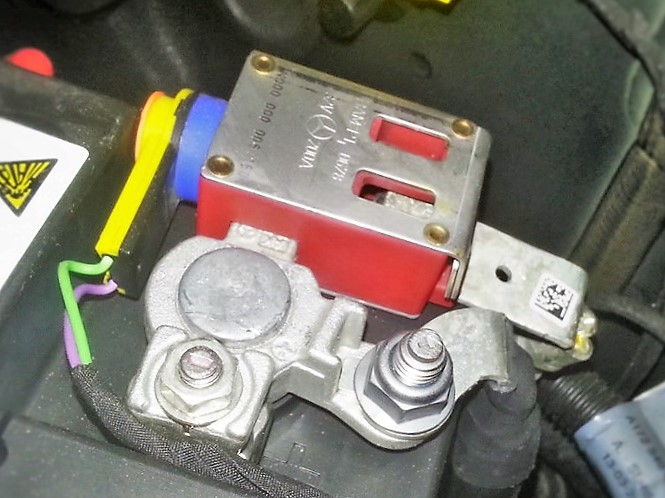 Mercedes Benz E500 2005 2024 W213 Positive Battery Overload Crash Pyro Fuse Disconnect